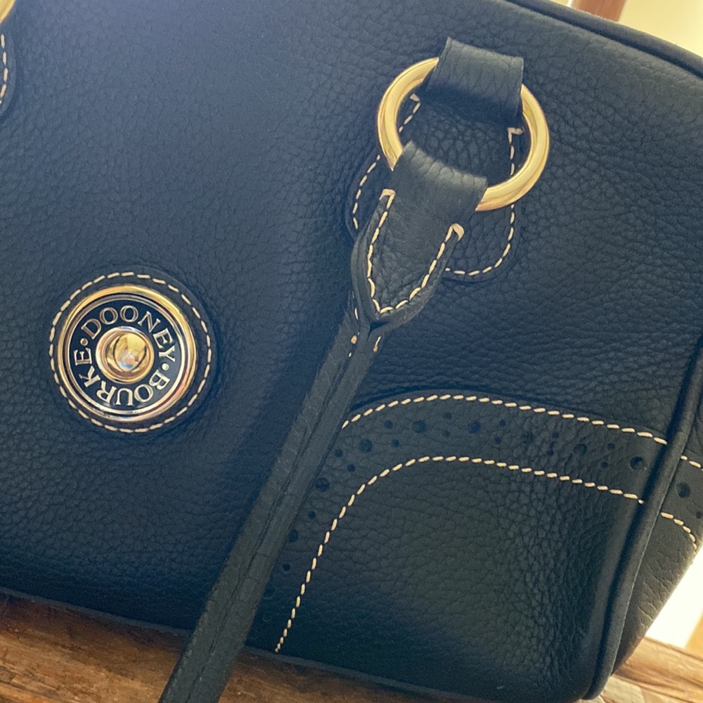 Dooney & Bourke leather purse - Picture 2 of 9